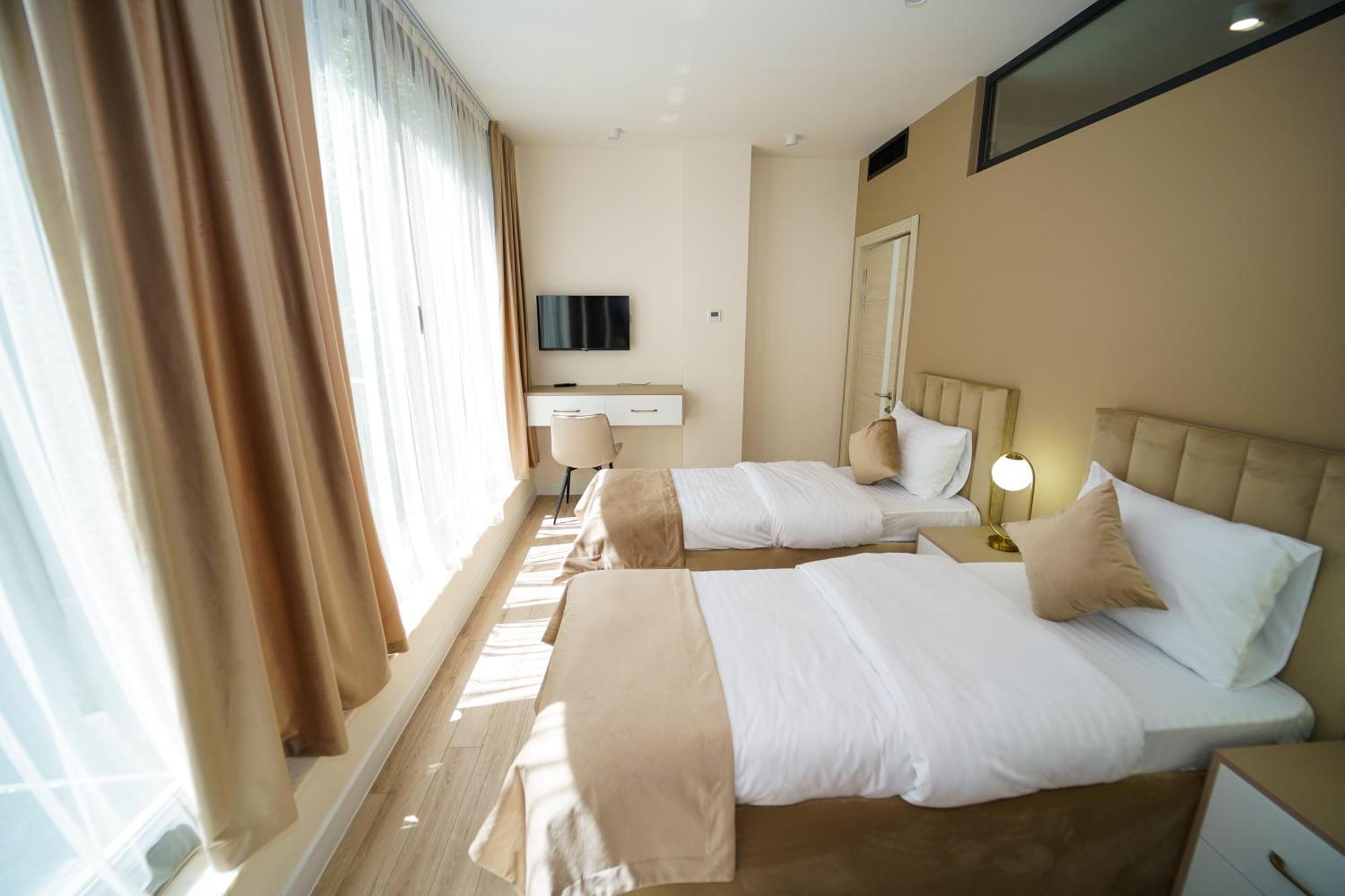 B&M Hotel Erivan Dış mekan fotoğraf